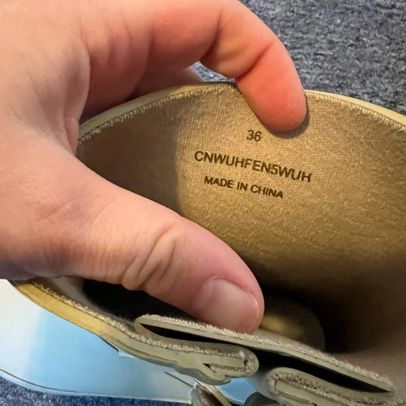 Burberry Big Buckle Rain Boots, size 36 - Picture 9 of 16